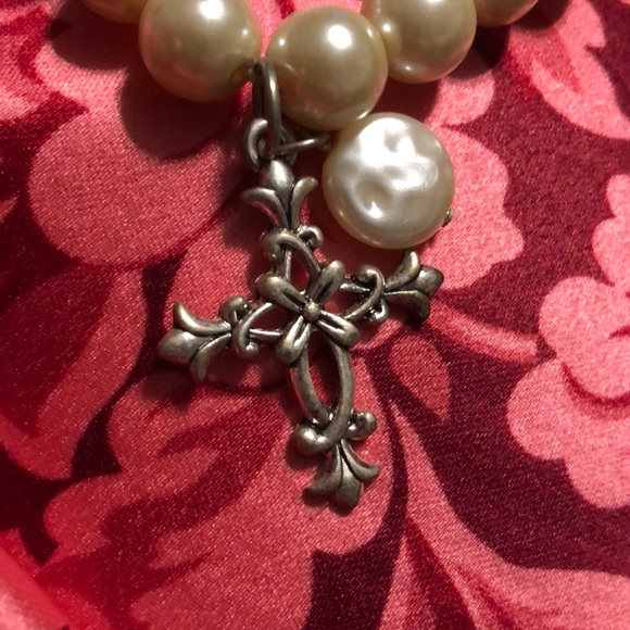 Cute Pearl Bracelet - Picture 2 of 3